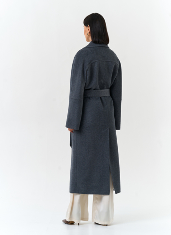 Женское пальто с английским воротником