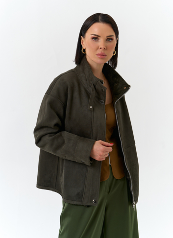 Женская дубленка из эко замши с воротником стойкой