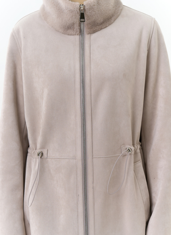 Светлая дубленка из эко замши