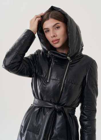 Женский пуховик из эко кожи с капюшоном
