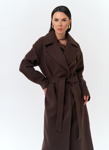 Женское пальто с английским воротником