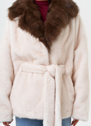 Женская куртка из эко меха