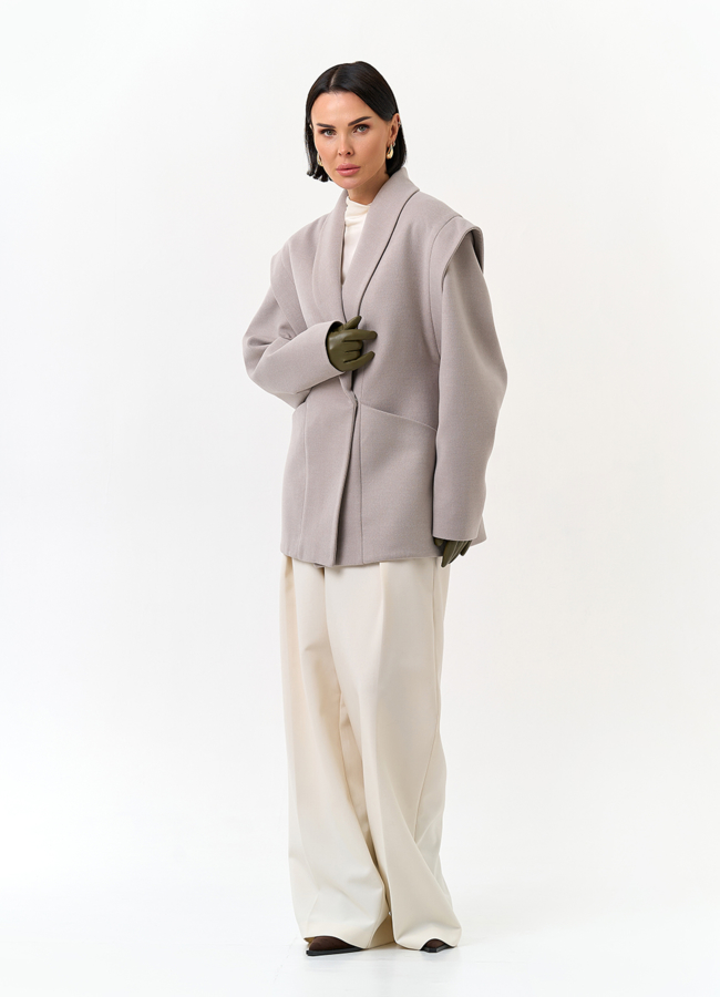 Женское укороченное пальто с акцентными плечами модель № 32853 в рассрочку