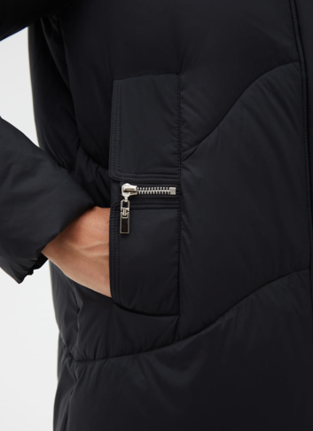 Женский пуховик с капюшоном