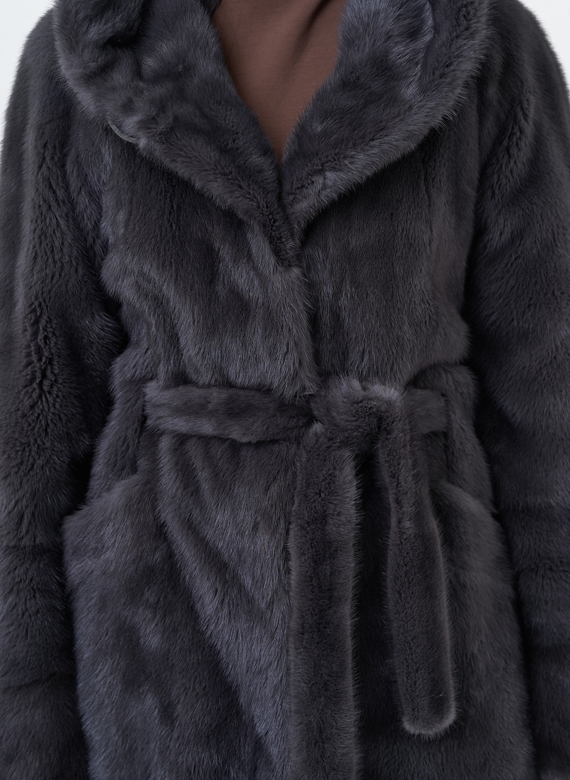 Короткая норковая шуба с капюшоном