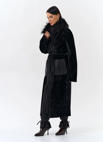 Женская дубленка с отделкой из меха лисы