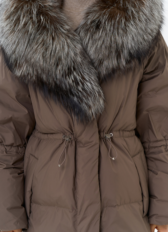 Женский пуховик с капюшоном из меха чернобурки модель № 32016 универмаг малина