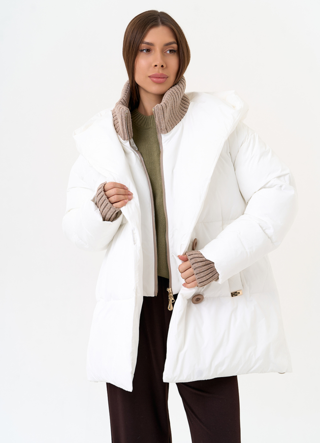 Женский пуховик белого цвета с капюшоном модель № 31517 универмаг малина