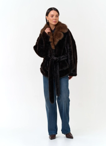 Женская куртка из эко меха с английским воротником
