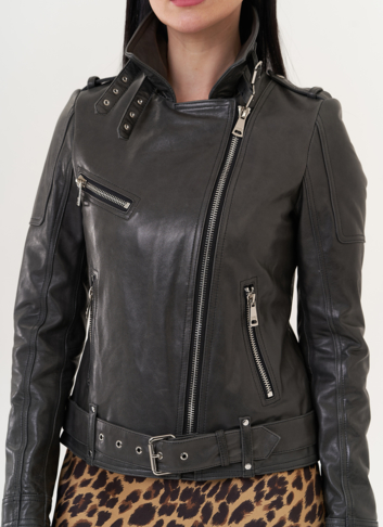 Кожаная куртка "косуха" серого  цвета