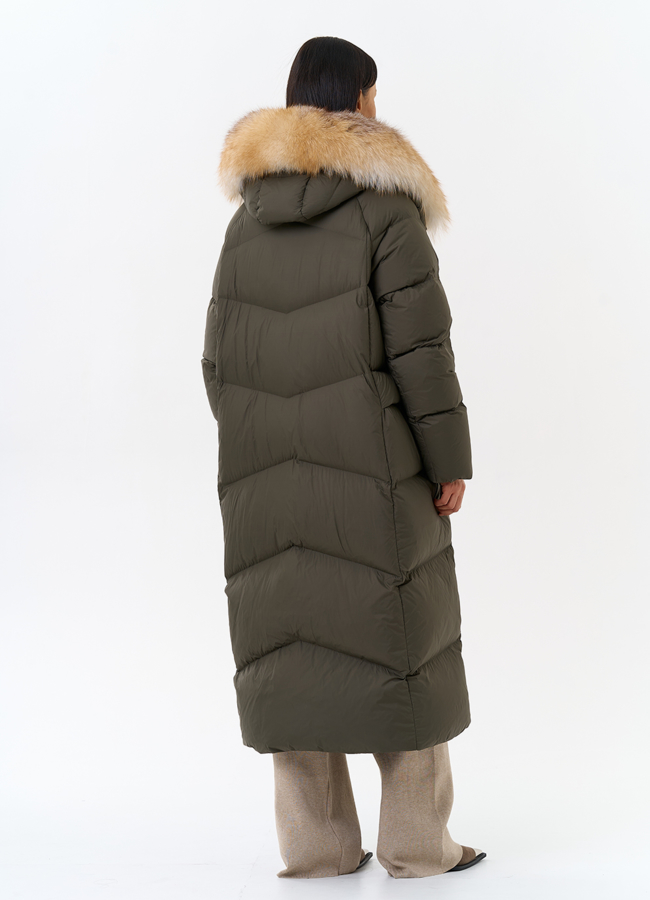 Женский длинный пуховик с отделкой из меха лисы модель № 31983 в кредит