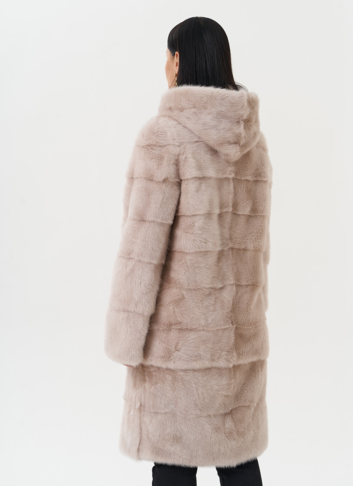 Светлая норковая шуба с капюшоном