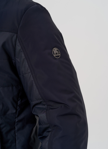 Мужская куртка синего цвета 