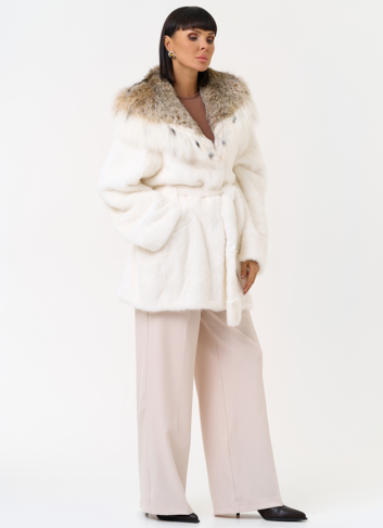 Женская шуба из меха норки с капюшоном из меха рыси