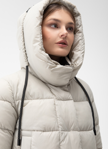 Пуховик женский с капюшоном 