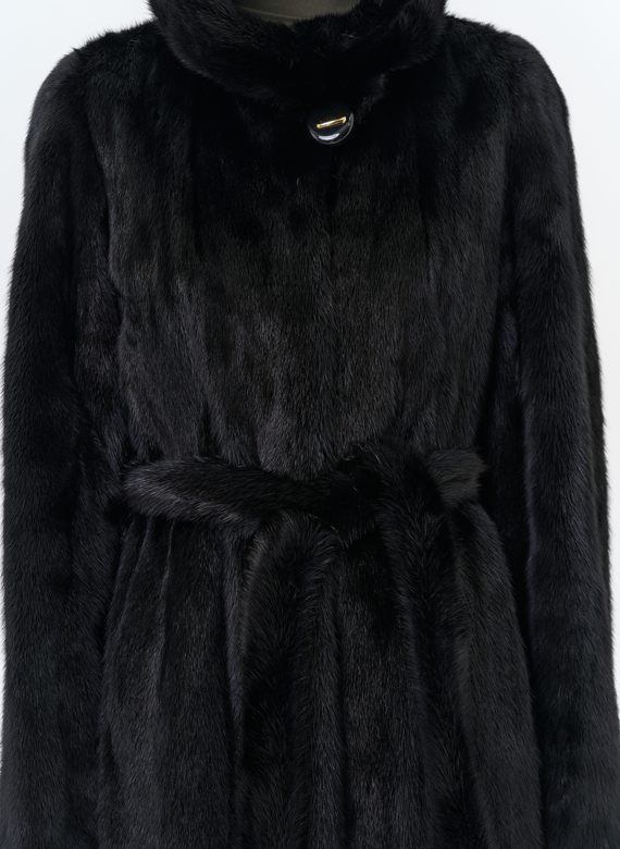 Шуба из норки черного цвета с капюшоном 