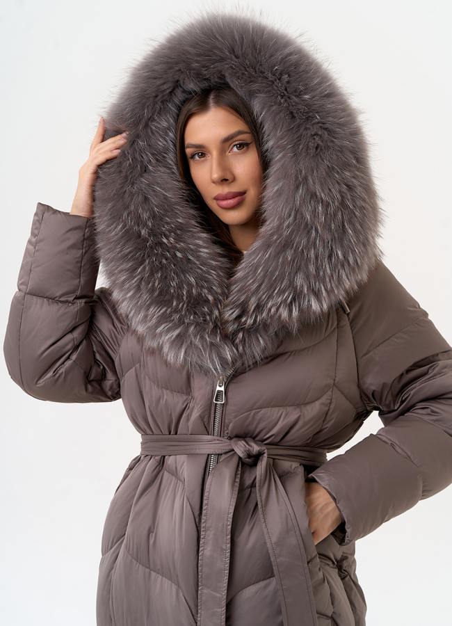 Женский пуховик с отделкой из меха лисы модель № 31695 универмаг малина