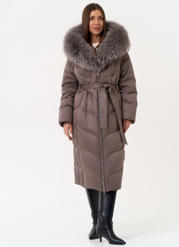 Женский пуховик с отделкой из меха лисы