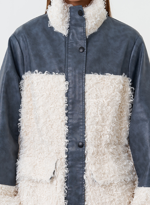 Жакет синего цвета с эко мехом