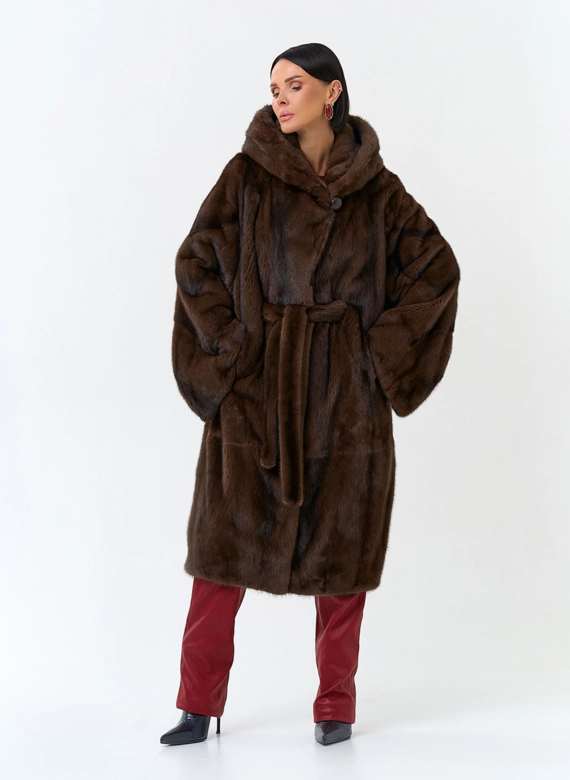 Женская шуба из меха норки с капюшоном фото