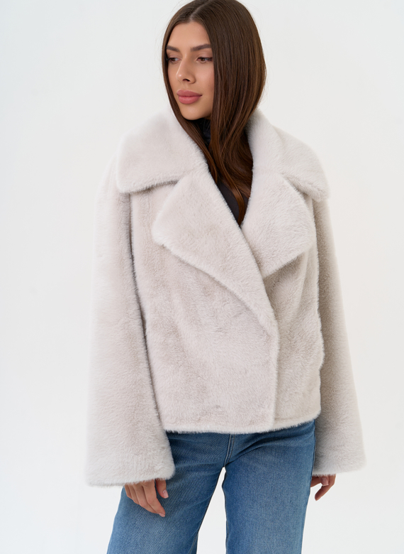 Женская куртка из эко меха с английским воротником