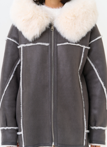 Женская дубленка из эко замши с капюшоном из эко меха