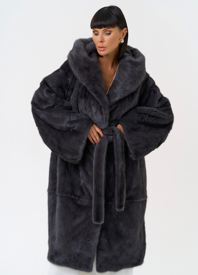 Женская шуба из меха норки с капюшоном  модель № 30673 универмаг малина