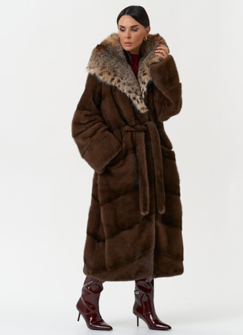 Женская шуба из меха норки с капюшоном из меха рыси