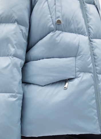 Женский пуховик голубого цвета